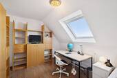 Kinderzimmer / Home Office - 