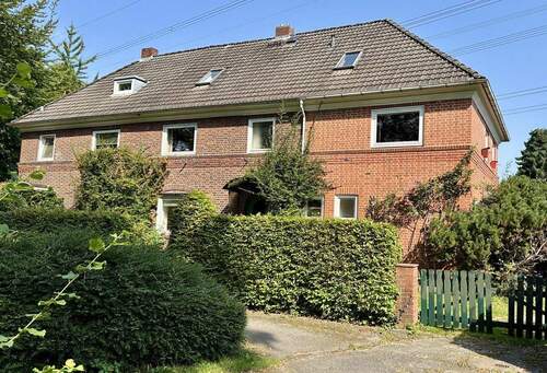 Straßenansicht - 8 Zimmer Doppelhaushälfte in Hamburg