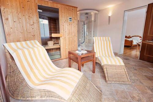 Wellnesszimmer mit Sauna - 