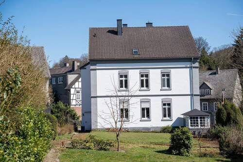 Bild 2 - 9 Zimmer Einfamilienhaus zum Kaufen in Olsberg