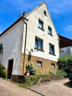 Vorderansicht - Eppelborn-OT: freist. Einfam.-Haus mit gr. Garage