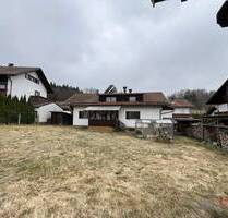 Zweifamilienhaus am Ortsrand des Marktes Lam Bayer. Wald
