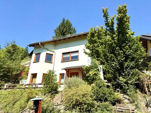 Außenansicht - Wo Naturkulisse und Zuhause eins werden - Einfamilienhaus in Leutenberg