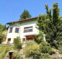 Wo Naturkulisse und Zuhause eins werden - Einfamilienhaus in Leutenberg