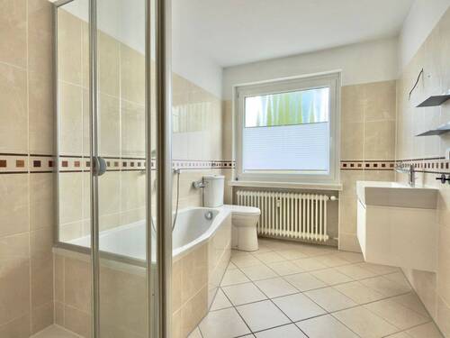 Tageslicht Dusch-/ Wannenbad - 