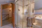  Tageslichtbad mit Dusche im OG - 
