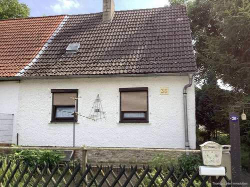 Außenansicht - Kleine DHH, sanierungsbedürftig mit großem Grundstück