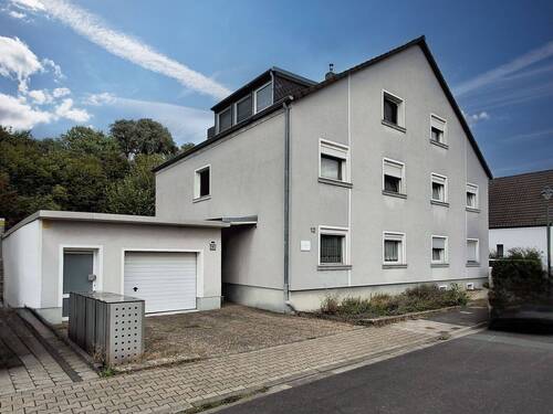 Ansicht - Großzügiges Zweifamilienhaus mit viel Platz und separatem Bürobereich in Top Lage von D-Unterrath