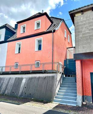 Aussenansicht - 4 Zimmer Mehrfamilienhaus, Wohnhaus zum Kaufen in Merchweiler