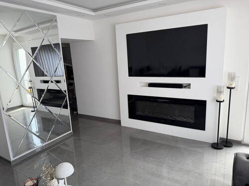 Wohnwand - Kernsanierte 3,5 Zimmer EG Wohnung mit Balkon & Fußbodenheizung