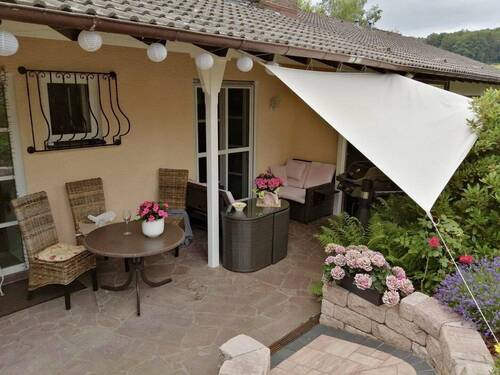 Terrasse - Ganzes Haus mit Einliegerwohnung, zwei Küchen und Wallbox für Ihr E-Auto