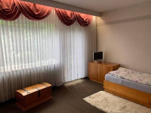 Schlafzimmer mit Zugang auf die Terrasse - 