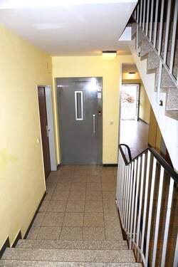 Treppenhaus - 4 Zimmer Etagenwohnung in Nürnberg