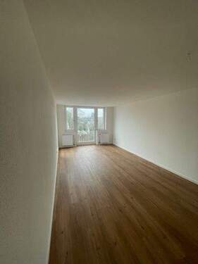 Wohnzimmer - Moderne 2-Zimmer-Wohnung mit Balkon in Grefrath