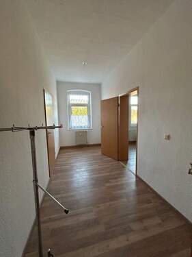Leerer Flur mit Türen - Etagenwohnung mit 117,90 m&sup2; in Ostritz zur Miete