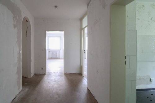 Flur 4.OG links - 3 Zimmer Etagenwohnung in Duisburg