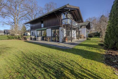 Süd-West-Ansicht von Haus und Garten - 