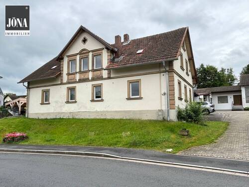 Aussenansicht - Sandstein trifft Raumvielfalt - Familienhaus mit Charakter und Ideenfreiheit