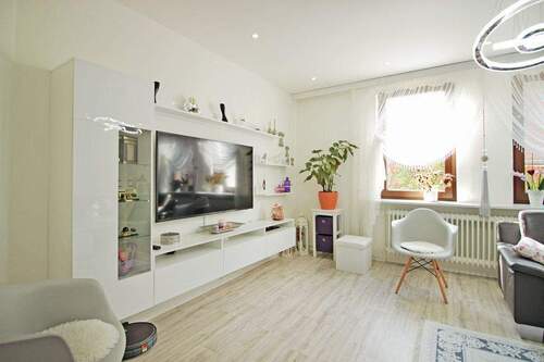 Wohnzimmer - 4 Zimmer Etagenwohnung in Stuttgart