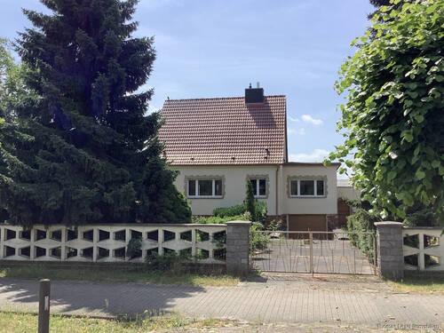 Grundstückszufahrt - Einfamilienhaus mit 130,00 m&sup2; in Tangerhütte zum Kaufen