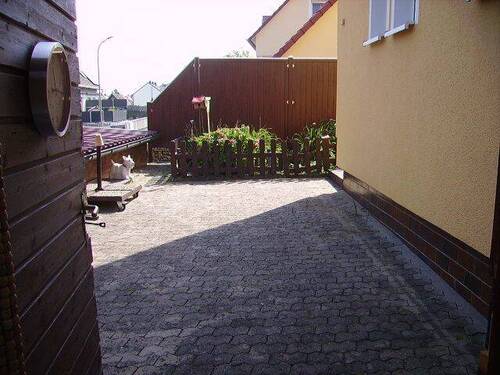 Außen 1.JPG - 8 Zimmer Mehrfamilienhaus, Wohnhaus zum Kaufen in Schwabach