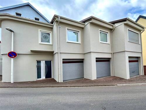 seitl. Ansicht - 7 Zimmer Mehrfamilienhaus, Wohnhaus zum Kaufen in Illingen