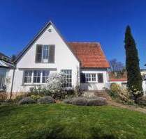 Großzügiges Einfamilienhaus mit Wintergarten, Kaminzimmer, Sauna und gewachsenem Garten in Marsberg