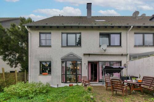 Außenansicht - Zögern Sie nicht: Gepflegtes Reiheneckhaus mit Garten und einer Garage