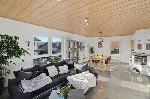 Wohnbereich EFH - 9 Zimmer Einfamilienhaus zum Kaufen in Sinn