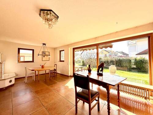 Lichtdurchflutetes Esszimmer - 5 Zimmer Einfamilienhaus in Sasbach am Kaiserstuhl