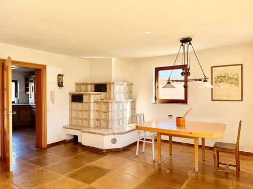 Kachelofen für angenehme Wärme - Einfamilienhaus mit 156,00 m&sup2; in Sasbach am Kaiserstuhl zum Kaufen