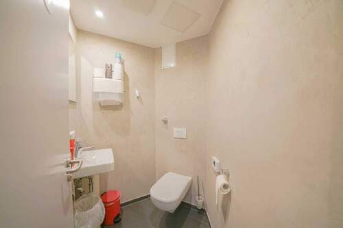 WC - Büro mit 334,00 m&sup2; in Ratingen zur Miete