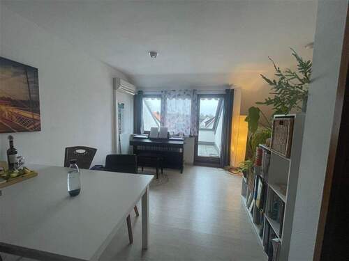 Wohn- und Essbereich (Weitwinkelaufnahme) - 