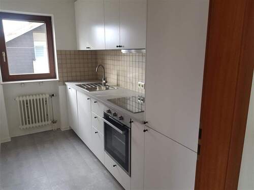 Küche mit nagelneuer Einbauküche - 