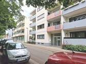 Hausansicht - Erstbezug nach Renovierung Geräumige 4-Zimmer Wohnung mit 2 Balkons direkt am Park !