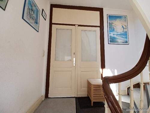 Wohnungseingangstür - Mehrfamilienhaus, Wohnhaus mit 250,00 m&sup2; in Lübeck zum Kaufen