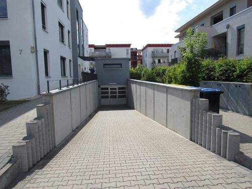Zufahrt zur Tiefgarage - 