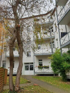 Garten/Innenhof - Balkon 2. OG - Geräumige, helle Dreiraumwohnung mit ruhigen Südbalkon in Stadtfeld-Ost