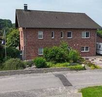 A+ Zweifamilienhaus mit Wärmepumpe, Einliegerwohnung(ca. 75 m²) separat vermietbar, XL-Garage & Pool - Windeck Rosbach