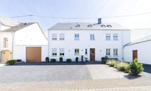 Frontansicht - Erstbezug - Hochwertig ausgestattete Dachgeschoss-Wohnung mit Weitblick!