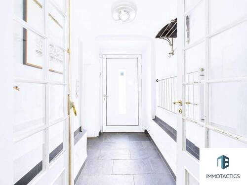 Eingang EG - 1 Zimmer Mehrfamilienhaus, Wohnhaus in Kempfeld