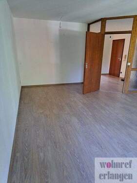  Wohnzimmer - 4 Zimmer Etagenwohnung zur Miete in Buckenhof