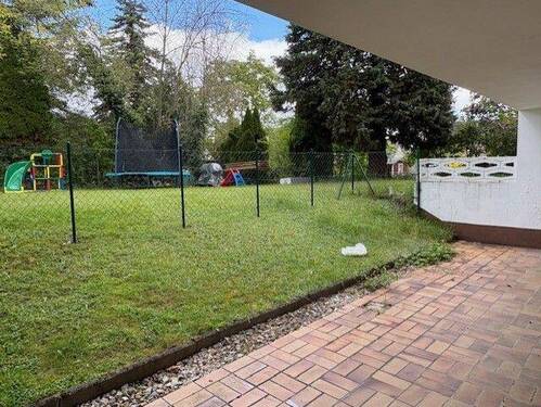 Und eigene Gartenfläche davor! - 