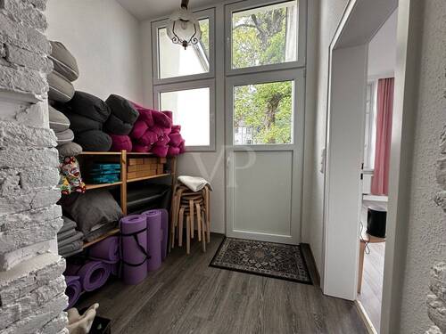Abstellfläche & Ausgang zur Terrasse - 