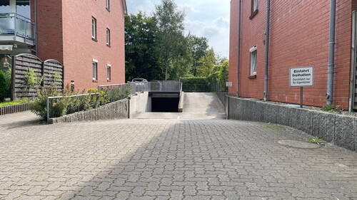 Tiefgarageneinfahrt - 