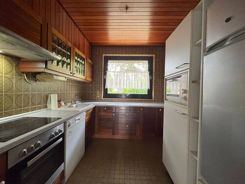 Küche mit praktischem Vorratsraum - 