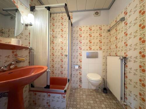 Gästebad mit Dusche - 