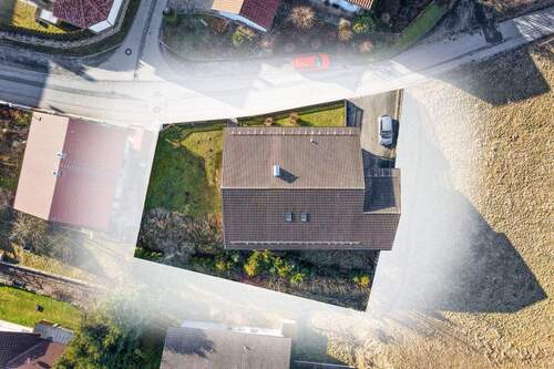 Bild 2 - 8 Zimmer Mehrfamilienhaus, Wohnhaus zum Kaufen in Viechtach