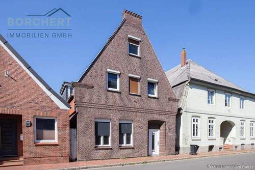 Bild 1 - 360° Rundgang - Historisches Zweifamilienhaus mit Platz & Feuchtigkeitsschäden zu verkaufen