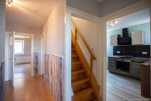 WE 2: Flur mit Zugang zum Spitzboden - 